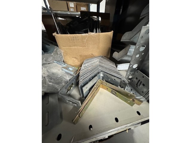 Diverse ijzerwaren en bevestigingsmateriaal - afbeelding 12 van  16