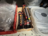 Diverse ijzerwaren en bevestigingsmateriaal - afbeelding 15 van  16