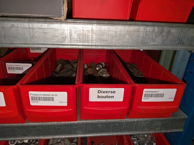 Diverse ijzerwaren o.a. bouten - afbeelding 4 van  20