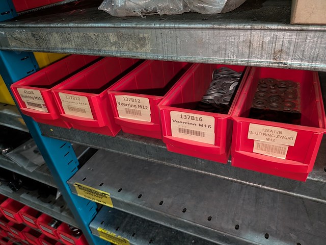 Diverse ijzerwaren o.a. bouten - afbeelding 9 van  20