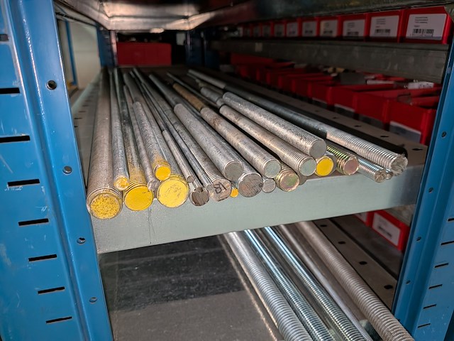 Diverse ijzerwaren o.a. bouten - afbeelding 11 van  20