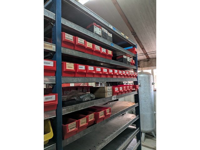 Diverse ijzerwaren o.a. bouten - afbeelding 1 van  20