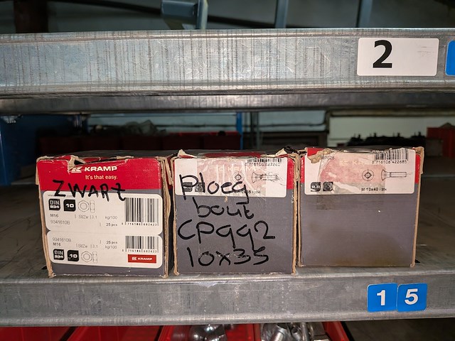 Diverse ijzerwaren o.a. bouten - afbeelding 12 van  20