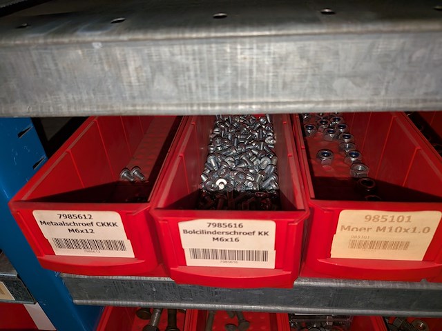 Diverse ijzerwaren o.a. bouten - afbeelding 15 van  20