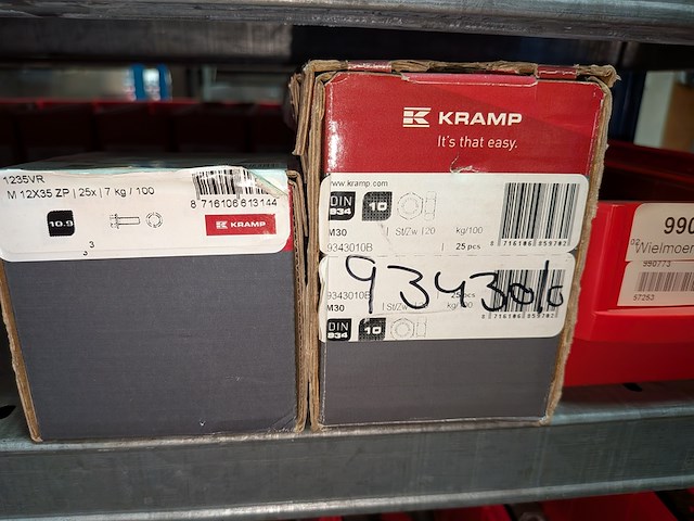 Diverse ijzerwaren o.a. bouten - afbeelding 17 van  20