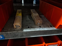 Diverse ijzerwaren o.a. kijkglazen, afsluiters - afbeelding 2 van  18