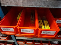 Diverse ijzerwaren o.a. kijkglazen, afsluiters - afbeelding 3 van  18