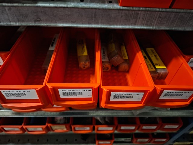 Diverse ijzerwaren o.a. kijkglazen, afsluiters - afbeelding 4 van  18