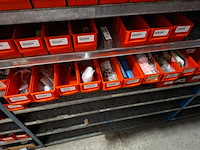 Diverse ijzerwaren o.a. kijkglazen, afsluiters - afbeelding 7 van  18