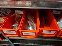 Diverse ijzerwaren o.a. kijkglazen, afsluiters - afbeelding 8 van  18