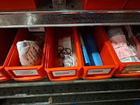 Diverse ijzerwaren o.a. kijkglazen, afsluiters - afbeelding 9 van  18