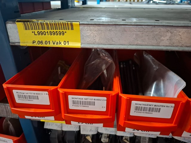 Diverse ijzerwaren o.a. kijkglazen, afsluiters - afbeelding 11 van  18