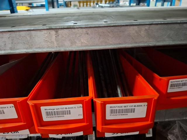 Diverse ijzerwaren o.a. kijkglazen, afsluiters - afbeelding 12 van  18