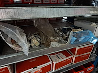 Diverse ijzerwaren o.a. kijkglazen, afsluiters - afbeelding 14 van  18