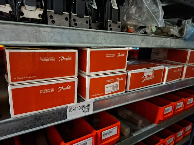 Diverse ijzerwaren o.a. kijkglazen, afsluiters - afbeelding 15 van  18