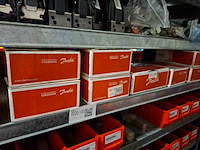 Diverse ijzerwaren o.a. kijkglazen, afsluiters - afbeelding 15 van  18