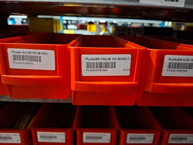 Diverse ijzerwaren o.a. kijkglazen, afsluiters - afbeelding 18 van  18