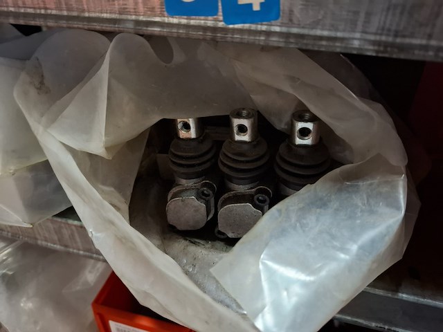 Diverse ijzerwaren o.a. plunjers - afbeelding 3 van  46