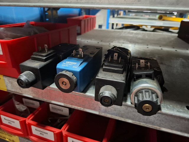 Diverse ijzerwaren o.a. plunjers - afbeelding 34 van  46