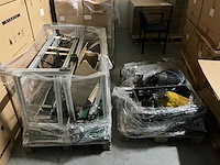 Diverse incomplete mondkapjes productie machines - afbeelding 18 van  20