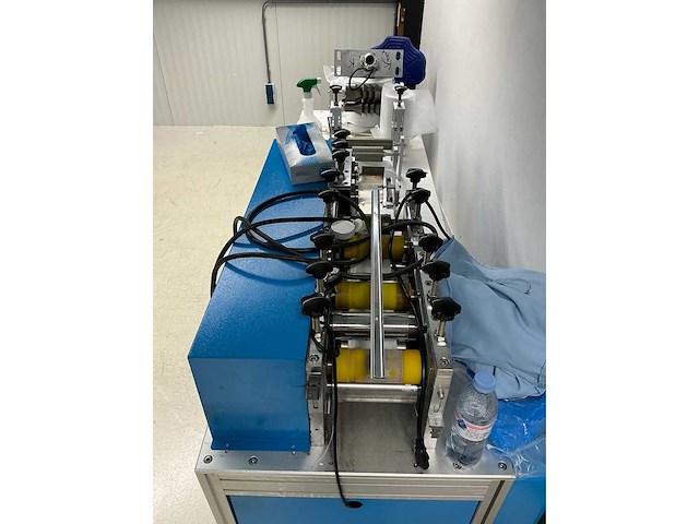 Diverse incomplete mondkapjes productie machines - afbeelding 2 van  20