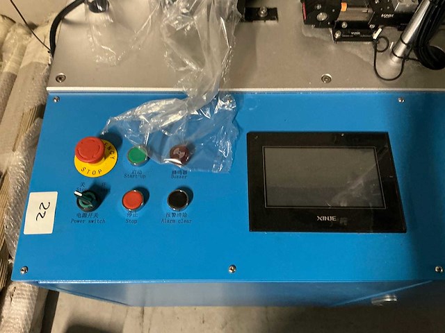 Diverse incomplete mondkapjes productie machines - afbeelding 6 van  20