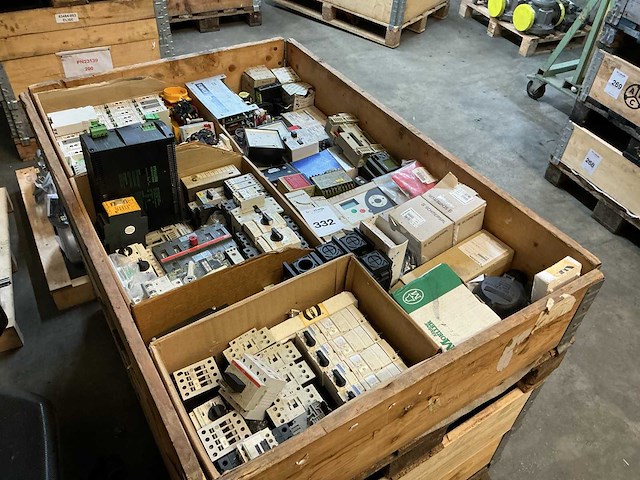 Diverse industriële elektronica - afbeelding 1 van  6