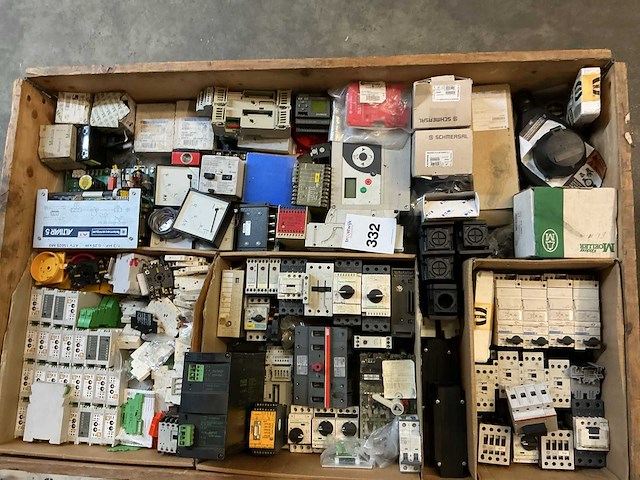 Diverse industriële elektronica - afbeelding 2 van  6