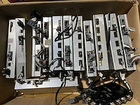 Diverse industriële robotcomponenten - afbeelding 2 van  4
