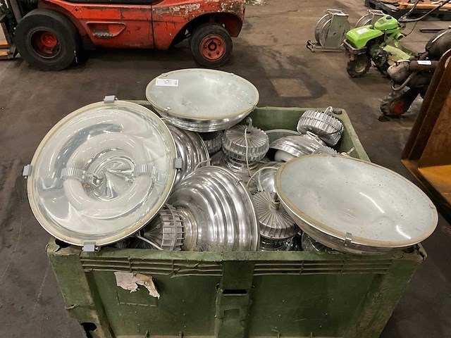 Diverse industriële verlichtingsarmaturen - afbeelding 3 van  5