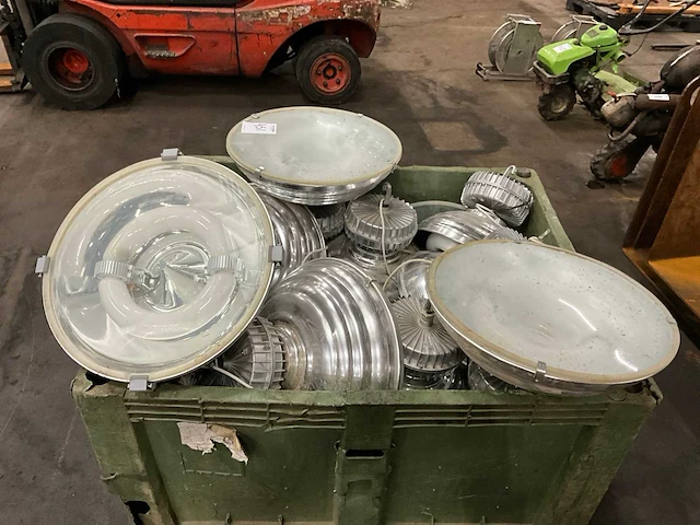 Diverse industriële verlichtingsarmaturen - afbeelding 3 van  5