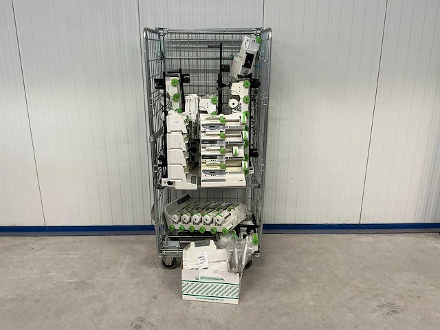 Diverse infuuspompen (excl. rolcontainer) - afbeelding 1 van  4