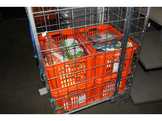 Diverse inhoud kratten - afbeelding 2 van  11