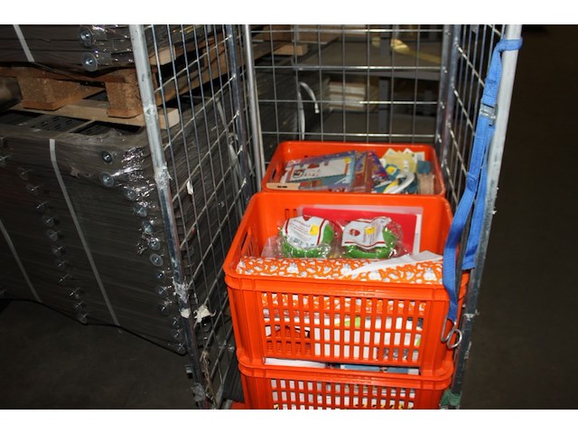 Diverse inhoud kratten - afbeelding 1 van  11