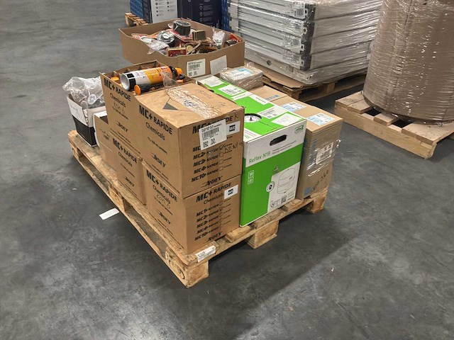 Diverse installatie materialen - afbeelding 3 van  7