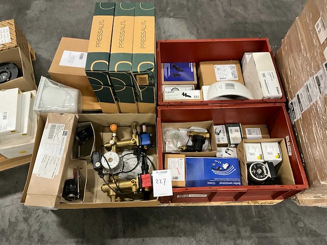 Diverse installatie materialen - afbeelding 1 van  8