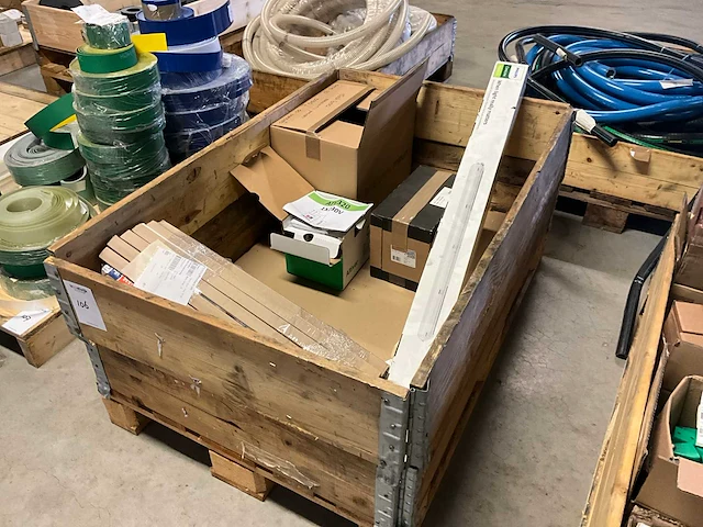 Diverse installatie materialen - afbeelding 1 van  6