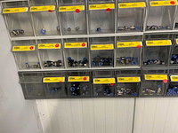 Diverse installatiemateriaal in grijpvoorraadbakken - afbeelding 4 van  12