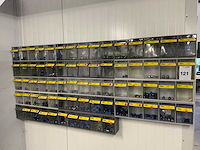 Diverse installatiemateriaal in grijpvoorraadbakken - afbeelding 1 van  12