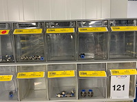 Diverse installatiemateriaal in grijpvoorraadbakken - afbeelding 6 van  12