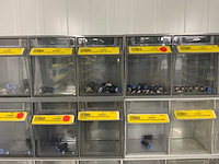 Diverse installatiemateriaal in grijpvoorraadbakken - afbeelding 7 van  12