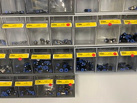Diverse installatiemateriaal in grijpvoorraadbakken - afbeelding 8 van  12