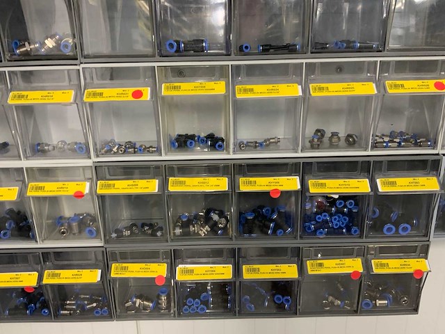 Diverse installatiemateriaal in grijpvoorraadbakken - afbeelding 9 van  12