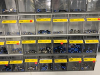 Diverse installatiemateriaal in grijpvoorraadbakken - afbeelding 9 van  12