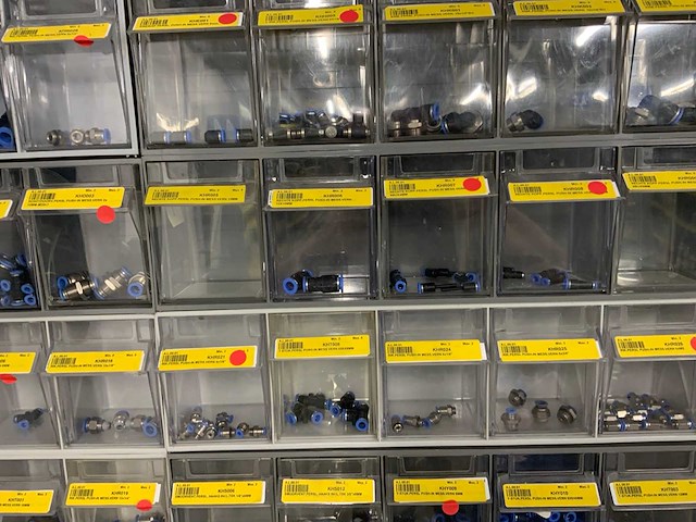 Diverse installatiemateriaal in grijpvoorraadbakken - afbeelding 10 van  12