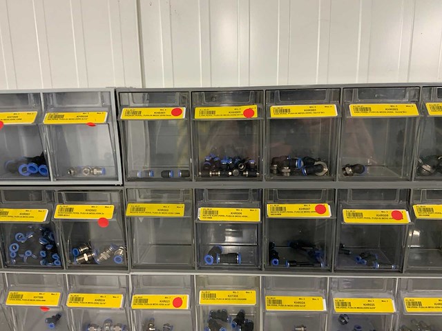 Diverse installatiemateriaal in grijpvoorraadbakken - afbeelding 11 van  12