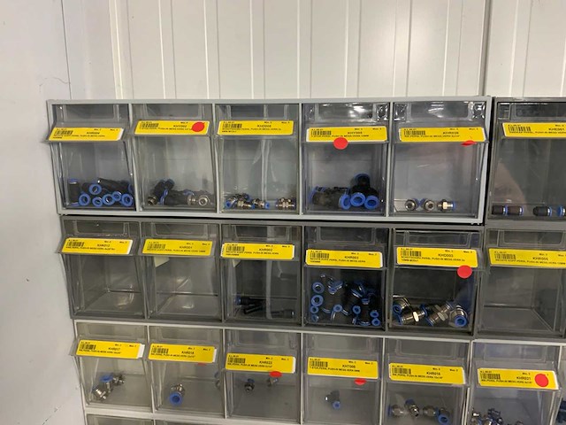 Diverse installatiemateriaal in grijpvoorraadbakken - afbeelding 12 van  12