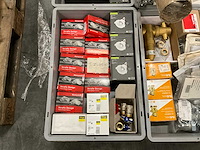 Diverse installatiematerialen en inbouwspots - afbeelding 2 van  6