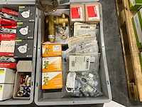 Diverse installatiematerialen en inbouwspots - afbeelding 3 van  6