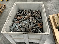 Diverse installatiematerialen incl. bak - afbeelding 1 van  3
